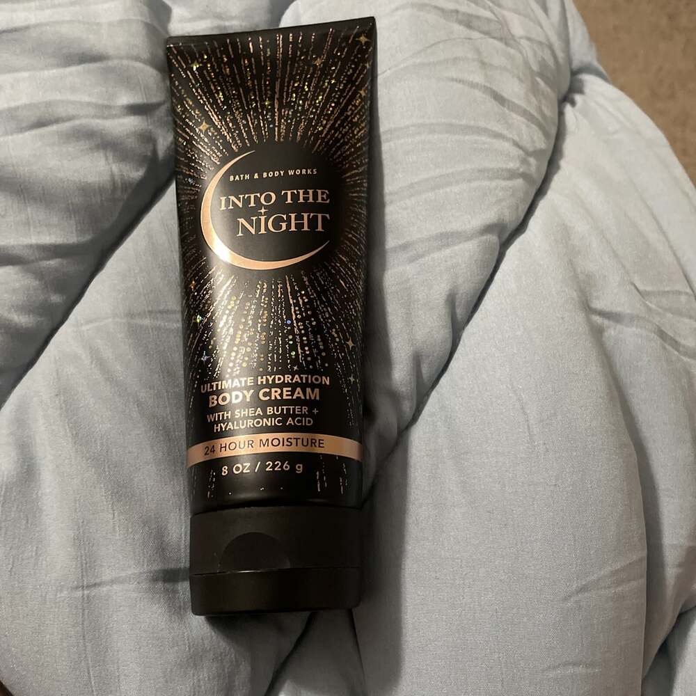 Bath & Body Works Into the Night Ultimate Hydration Body Cream Shea Butter 8 Oz